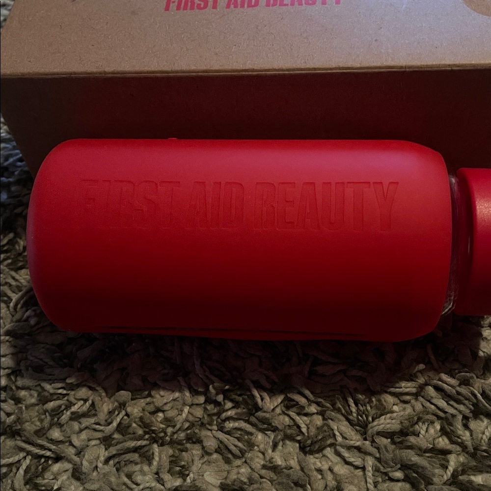 ❤️FIRST AID BEAUTY NEW WATER BOTTLE!! - Picture 2 of 6